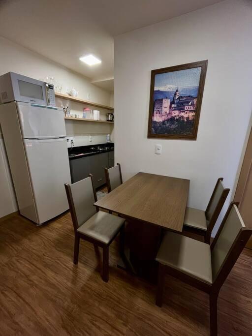 1 Quarto, Com Garagem No Centro Proximo Hospital De Caridade Santa Maria (Rio Grande do Sul)